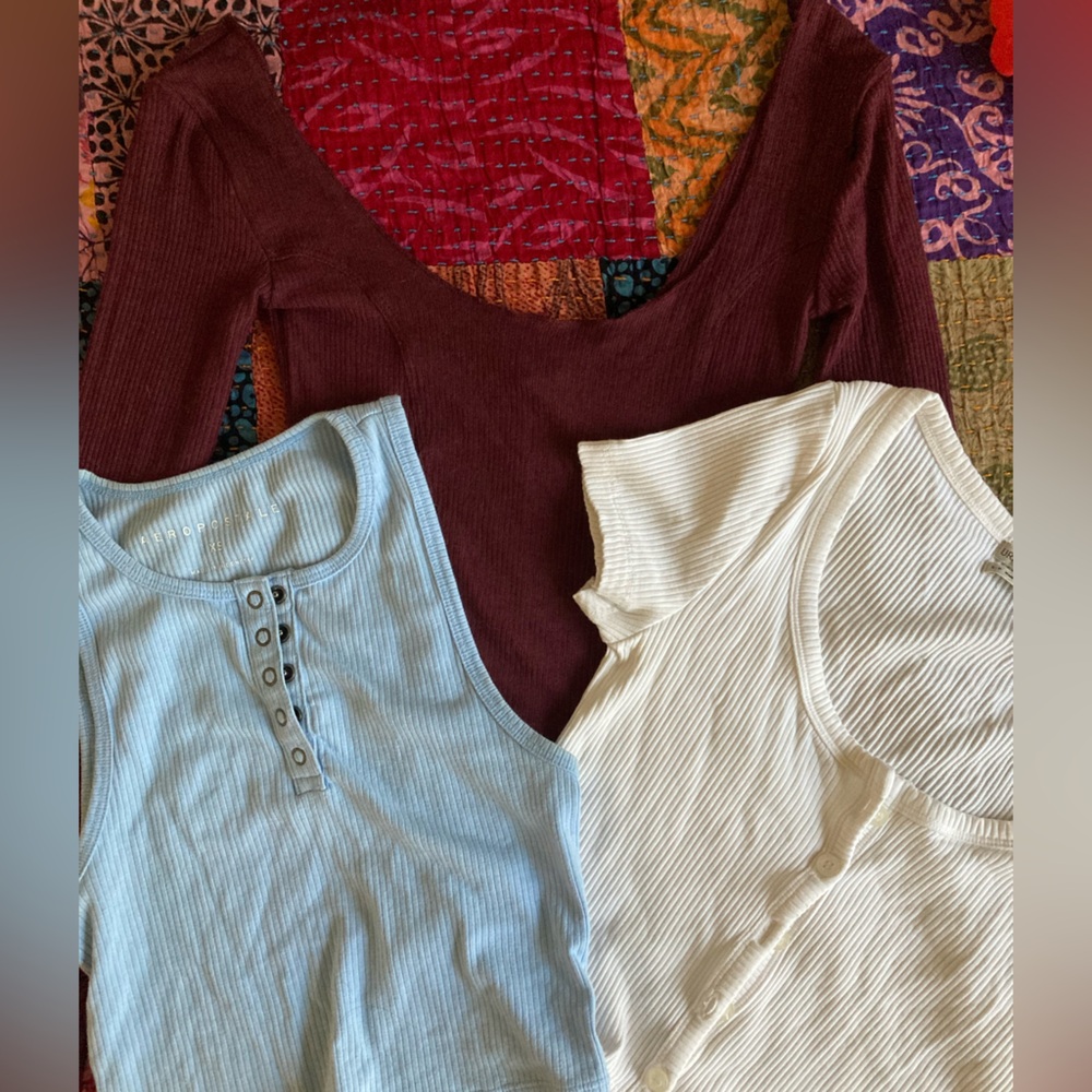 Bundle of 3 crop top hollister and UO
